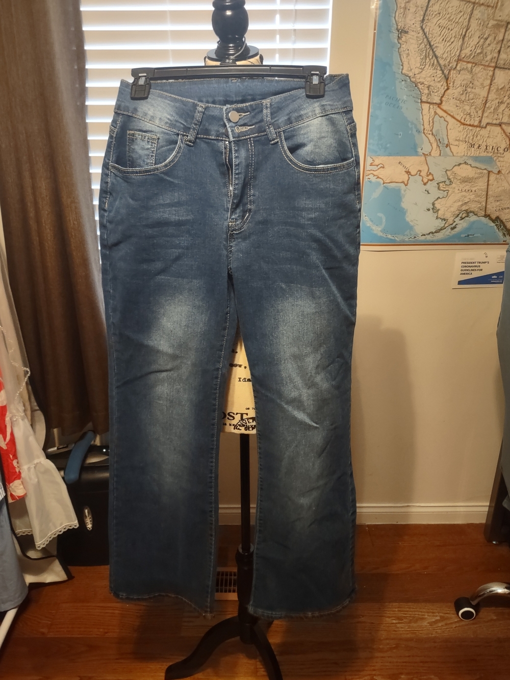 SHEIN Mid Wash Flared Jeans - Blue